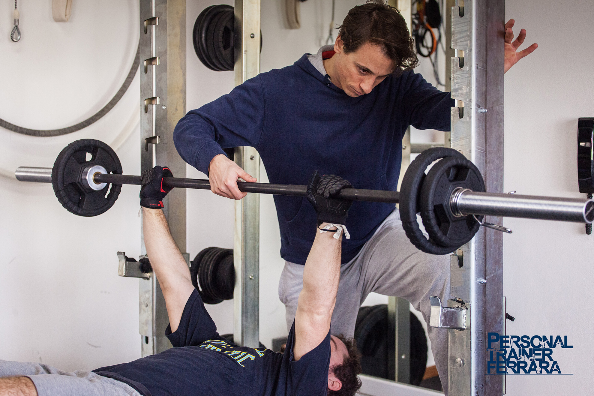 Powerlifting, oggi pensiamo a pettorali e muscoli delle braccia.